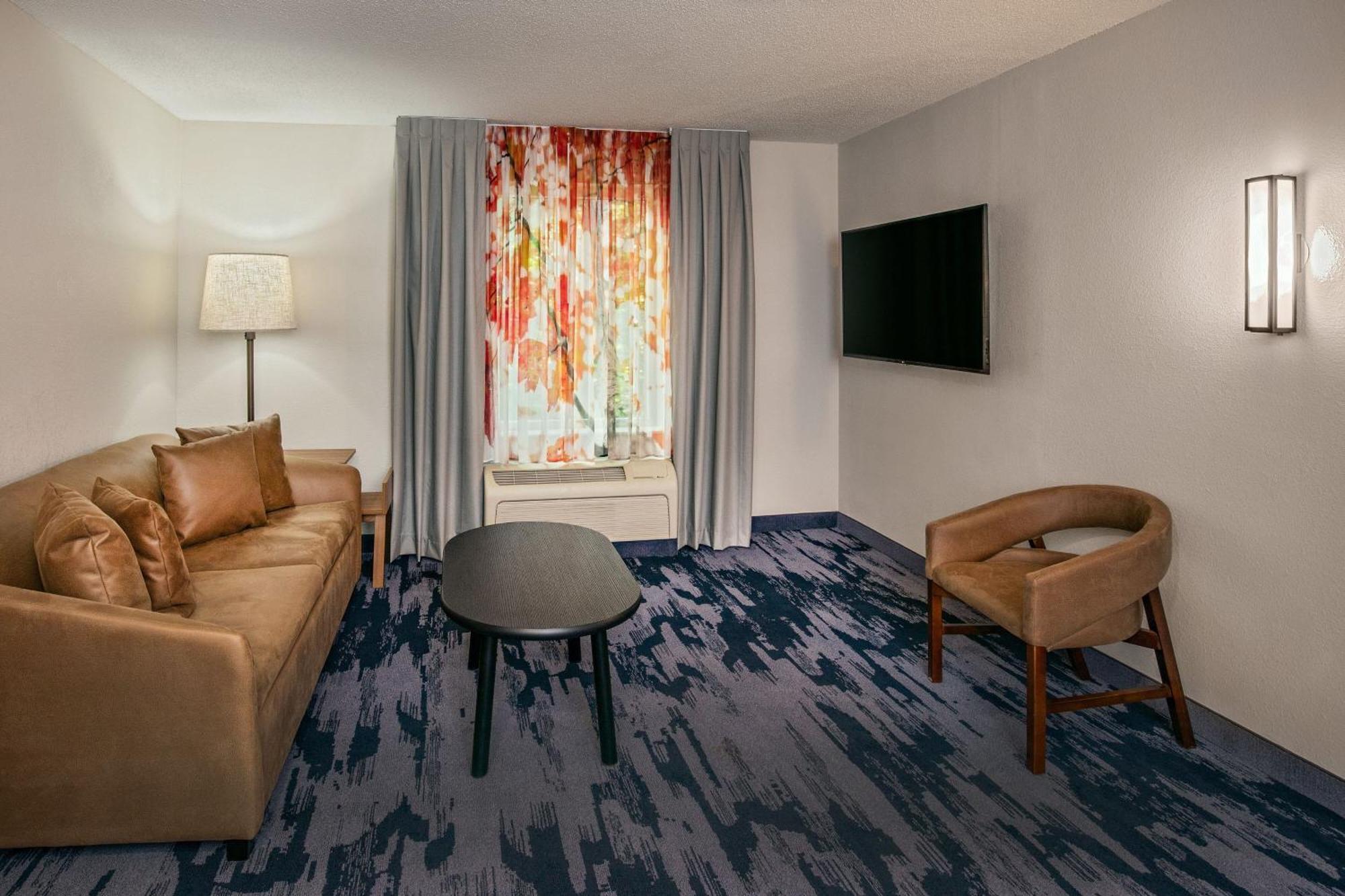 Fairfield Inn & Suites By Marriott Brunswick Freeport Экстерьер фото