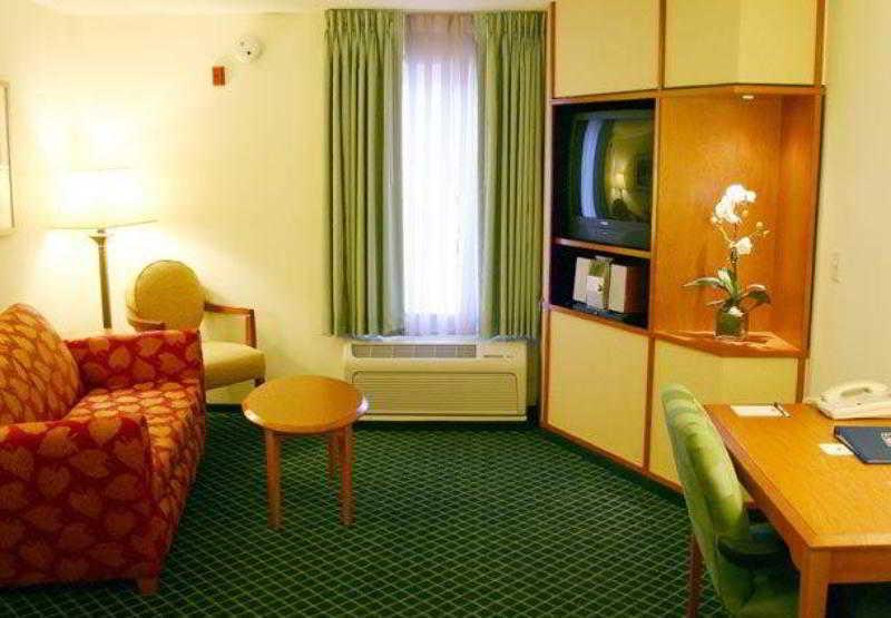 Fairfield Inn & Suites By Marriott Brunswick Freeport Интерьер фото