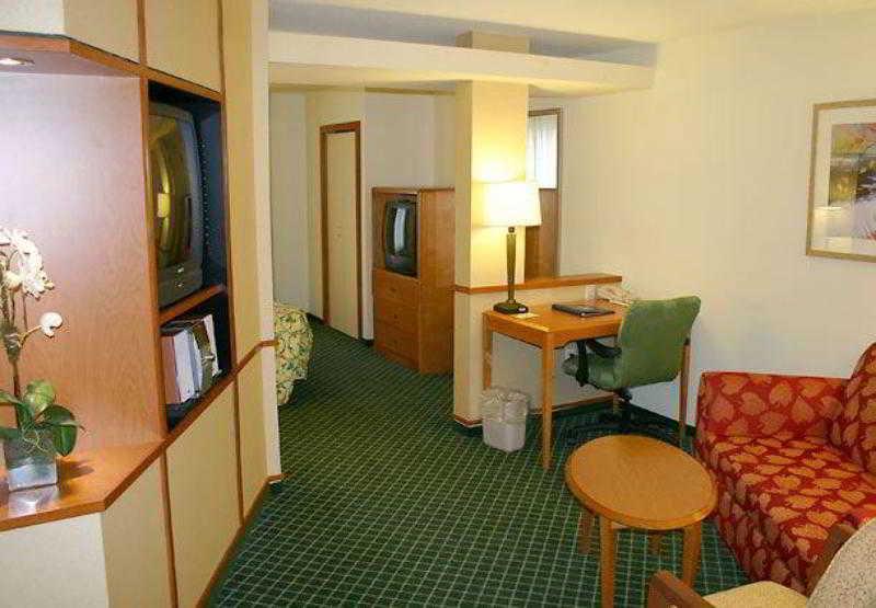Fairfield Inn & Suites By Marriott Brunswick Freeport Номер фото