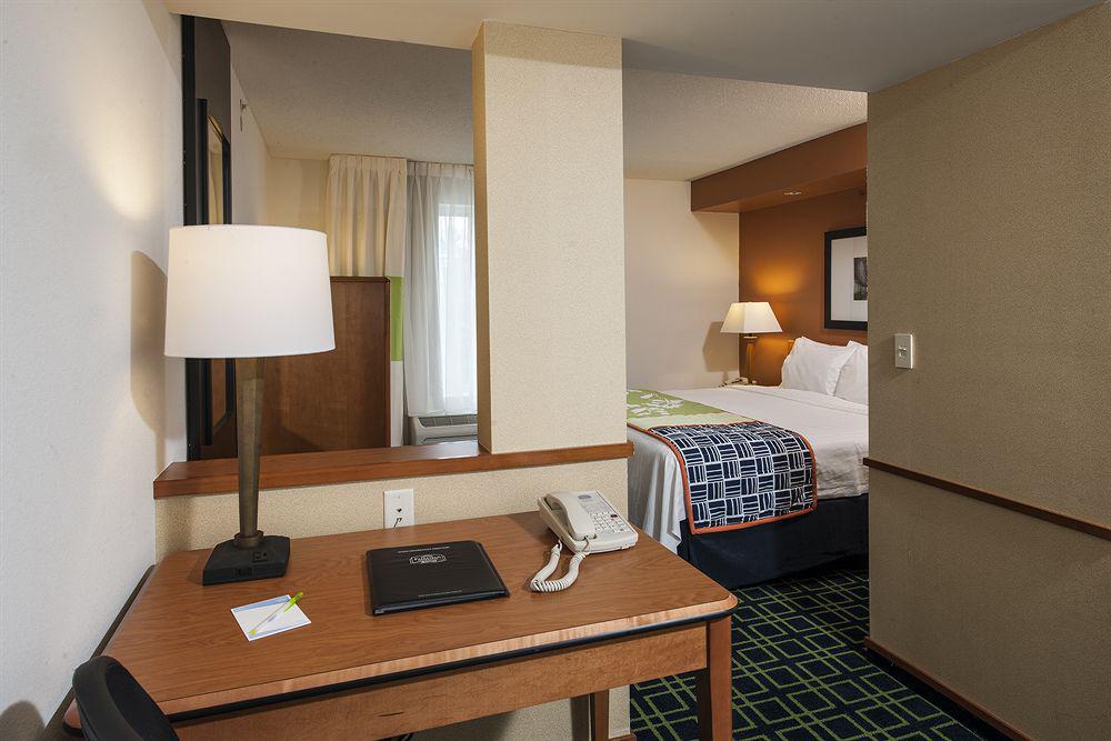 Fairfield Inn & Suites By Marriott Brunswick Freeport Экстерьер фото